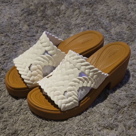 CROCS Women's White Braided Wedge Sandals - Picture 3 of 13